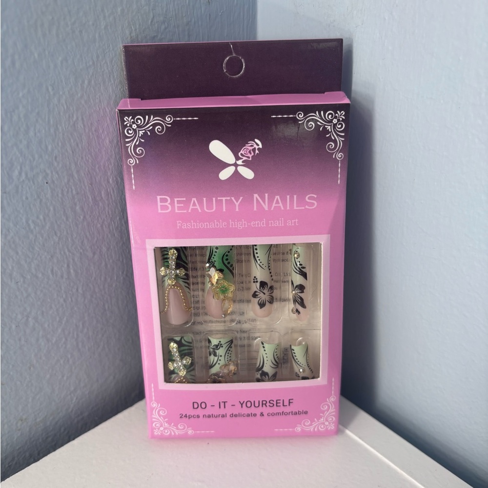 Press-on nail set